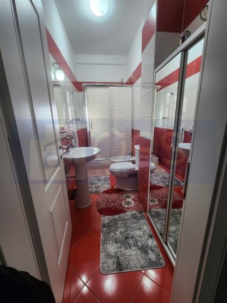 Tirane, jepet me qera apartament 2+1+Aneks+Ballkon Kati 1, 110 m² 450 € (Fresk , Pran kontaktit)