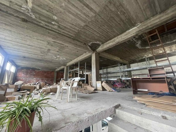 Korce, jepet me qera ambjent biznesi Kati 2, 2.000 m² 1.500 € (Rruga Korce - Dishnice)