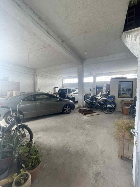 Korce, jepet me qera ambjent biznesi Kati 2, 2.000 m² 1.500 € (Rruga Korce - Dishnice)