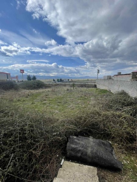 Korce, jepet me qera ambjent biznesi Kati 2, 2.000 m² 1.500 € (Rruga Korce - Dishnice)