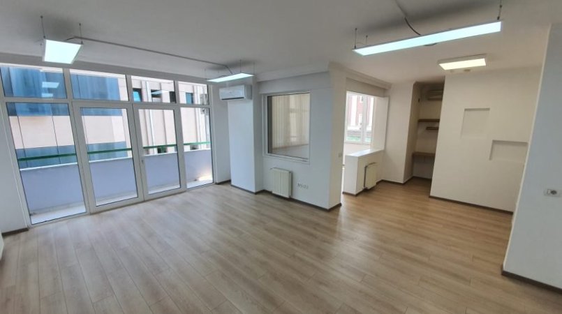Tirane, jepet me qera ambjent biznesi Kati 2, 160 m² 1.700 € (Ambasada e Kosoves)