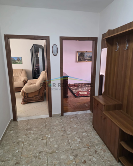 Tirane, jepet me qera apartament 2+1 Kati 4, 80 m² 50.000ALL/Muaj (Rruga Siri Kodra)