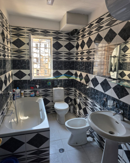 Tirane, jepet me qera apartament 2+1 Kati 4, 80 m² 50.000ALL/Muaj (Rruga Siri Kodra)