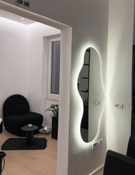 Tirane, ndarje qeraje ambjent biznesi Kati 2, 260 € (Shallvaret perball tajvanit)