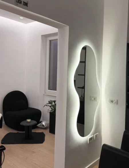 Tirane, ndarje qeraje ambjent biznesi Kati 2, 260 € (Shallvaret perball tajvanit)