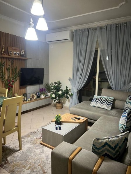 Tirane, jepet me qera apartament 2+1+Ballkon Kati 5, 86 m² 700 € 