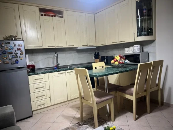 Tirane, jepet me qera apartament 2+1+Ballkon Kati 5, 86 m² 700 € 
