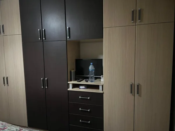 Tirane, jepet me qera apartament 2+1+Ballkon Kati 5, 86 m² 700 € 