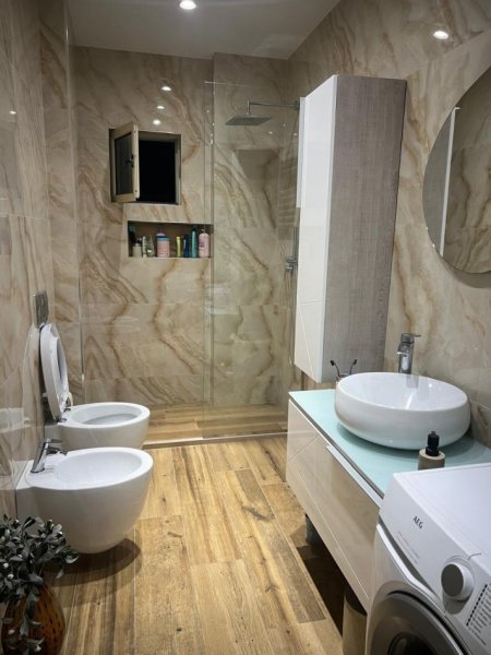 Tirane, jepet me qera apartament 2+1+Ballkon Kati 5, 86 m² 700 € 