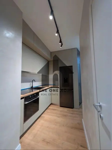 Tirane, jepet me qera apartament 2+1+Ballkon Kati 4, 90 m² 900 € (Sheshi Willson)