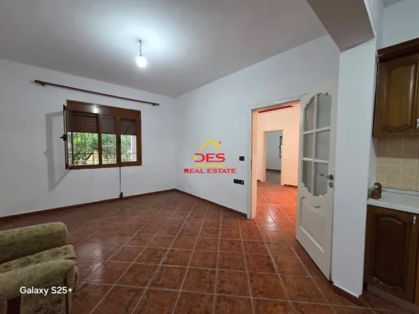 Vlore, shitet apartament 2+1+Ballkon Kati 0, 105 m² 240.000 € (Rruga Demokracia)