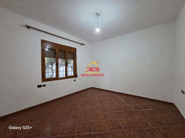 Vlore, shitet apartament 2+1+Ballkon Kati 0, 105 m² 240.000 € (Rruga Demokracia)