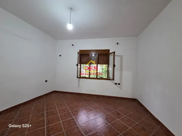 Vlore, shitet apartament 2+1+Ballkon Kati 0, 105 m² 240.000 € (Rruga Demokracia)