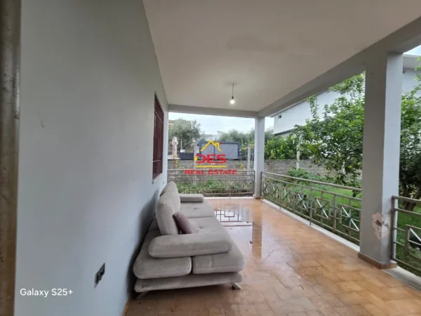 Vlore, shitet apartament 2+1+Ballkon Kati 0, 105 m² 240.000 € (Rruga Demokracia)