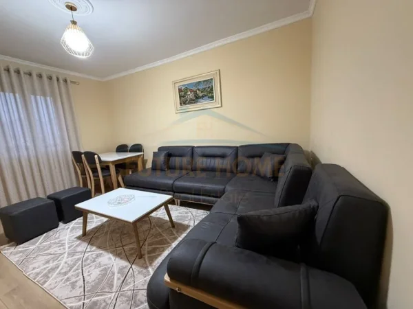 Tirane, shitet apartament 2+1+Ballkon Kati 5, 74 m² 135.000 € (Ali Dem)