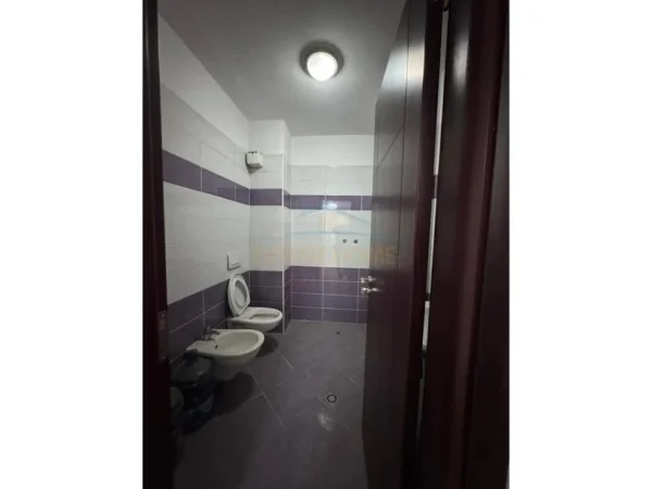 Tirane, shitet apartament 2+1+Ballkon Kati 3, 103 m² 258.000 € (Muhamet Gjollesha)