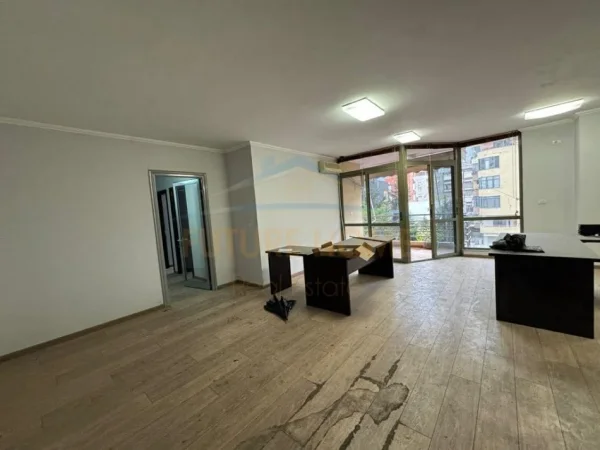 Tirane, shitet apartament 2+1+Ballkon Kati 3, 103 m² 258.000 € (Muhamet Gjollesha)