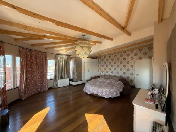 Tirane, shitet apartament duplex 4+1+Ballkon Kati 9, 268 m² 510.000 € (Pallati me Shigjeta)
