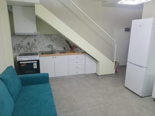 Tirane, jepet me qera apartament duplex Dublex Kati 1, 70 m² 400 € (Xhamia Selite)