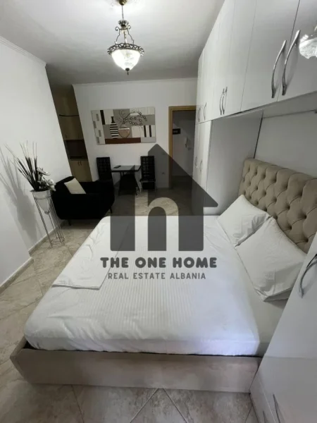 Tirane, jepet me qera apartament 1+1 Kati 5, 50 m² 500 € (Rr Barrikadave)
