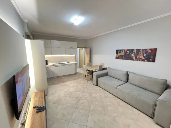 Tirane, jepet me qera apartament 2+1+Ballkon Kati 4, 88 m² 650 € (Gjimnazi Cajupi)