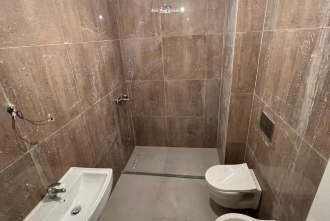 Tirane, jepet me qera zyre Kati 6, 98 m² 800 € (Tefta Tashko Koco)