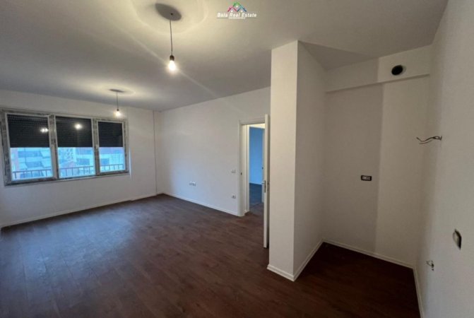 Tirane, jepet me qera zyre Kati 6, 98 m² 800 € (Tefta Tashko Koco)