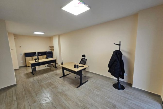 Tirane, jepet me qera zyre Kati 2, 110 m² 650 € (ASL)