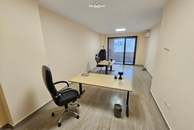 Tirane, jepet me qera zyre Kati 2, 110 m² 650 € (ASL)