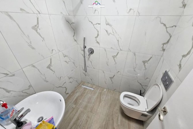 Tirane, jepet me qera zyre Kati 2, 110 m² 650 € (ASL)