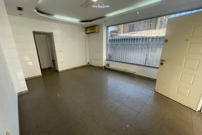 Tirane, jepet me qera zyre Kati 1, 100 m² 800 € (Mine Peza)