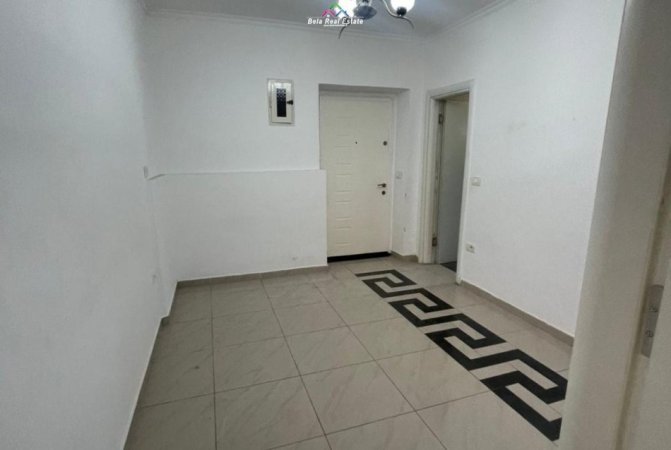 Tirane, jepet me qera zyre Kati 1, 100 m² 800 € (Mine Peza)