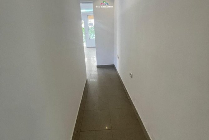 Tirane, jepet me qera zyre Kati 1, 100 m² 800 € (Mine Peza)