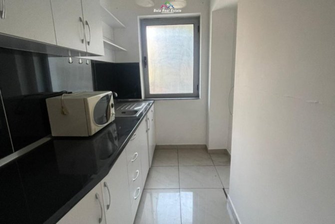 Tirane, jepet me qera zyre Kati 1, 100 m² 800 € (Mine Peza)