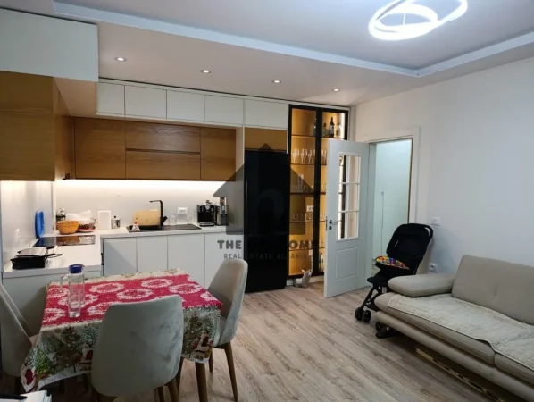 Tirane, shitet apartament 1+1+Ballkon Kati 3, 74 m² 164.000 € (Square 21 prane)