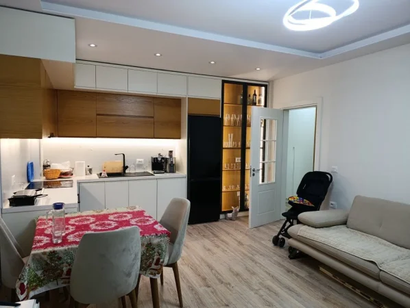Tirane, shitet 1+1+Ballkon Kati 3, 164.000 €