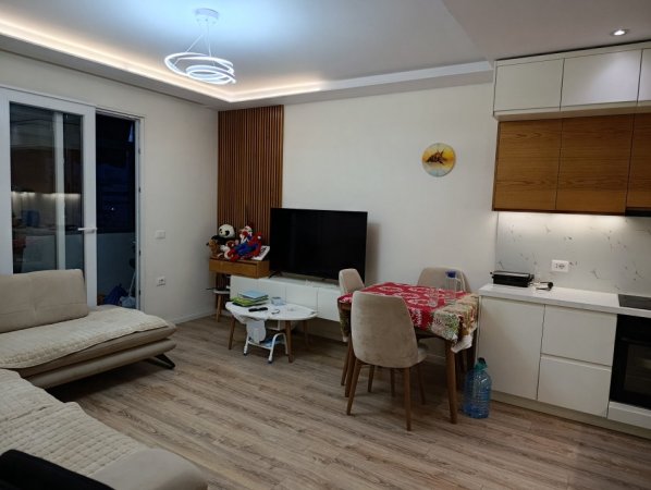 Tirane, shitet 1+1+Ballkon Kati 3, 164.000 €