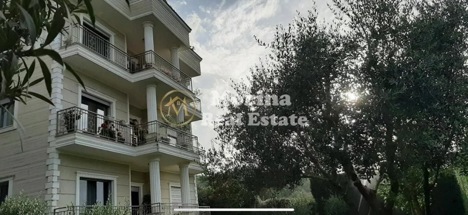 Tirane, jepet me qera Vile 3 Katshe , 550 m² 2.000 € (Teg)