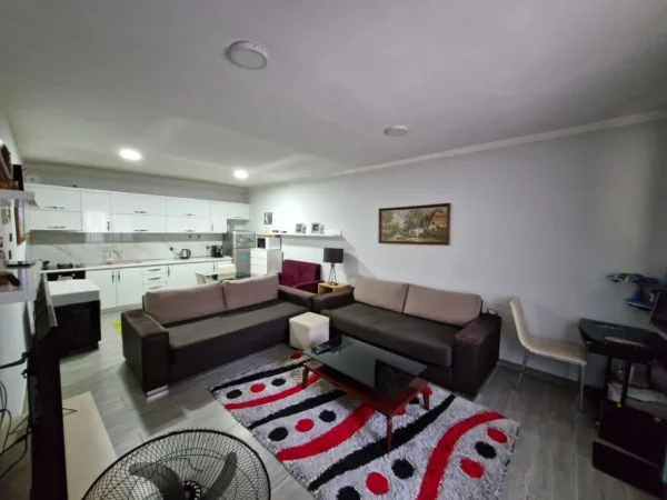 Gramsh, shitet nga Pronari, pa-komision shtepi 2+1 Kati 0, 86 m²