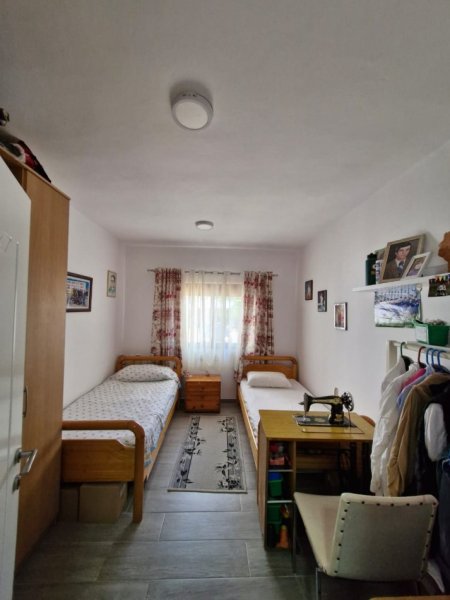 Gramsh, shitet nga Pronari, pa-komision shtepi 2+1 Kati 0, 86 m²