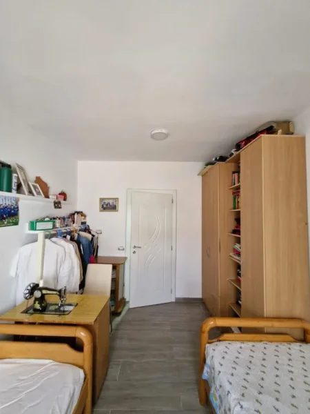 Gramsh, shitet nga Pronari, pa-komision shtepi 2+1 Kati 0, 86 m²