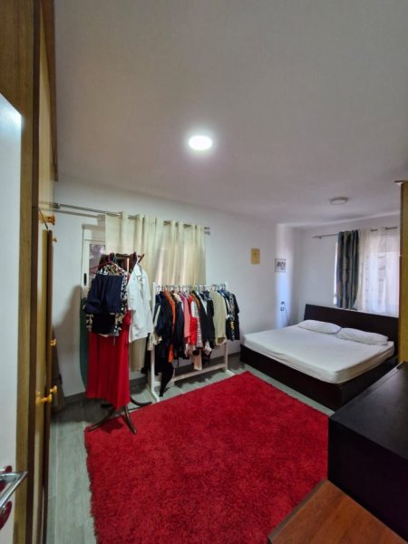 Gramsh, shitet nga Pronari, pa-komision shtepi 2+1 Kati 0, 86 m²