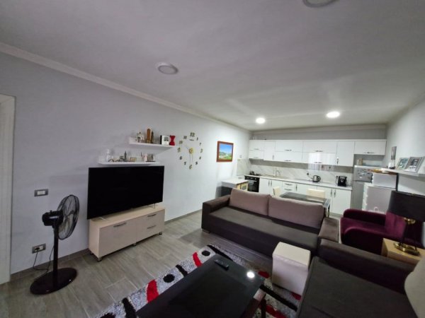 Gramsh, shitet nga Pronari, pa-komision shtepi 2+1 Kati 0, 86 m²