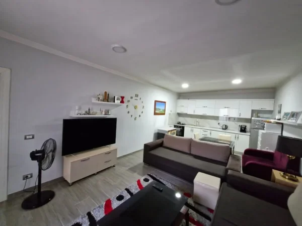 Gramsh, shitet nga Pronari, pa-komision shtepi 2+1 Kati 0, 86 m²