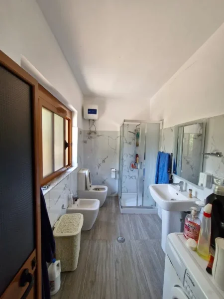 Gramsh, shitet nga Pronari, pa-komision shtepi 2+1 Kati 0, 86 m²