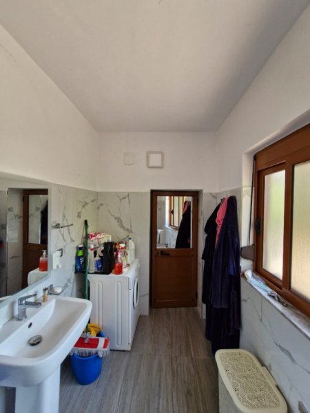 Gramsh, shitet nga Pronari, pa-komision shtepi 2+1 Kati 0, 86 m²