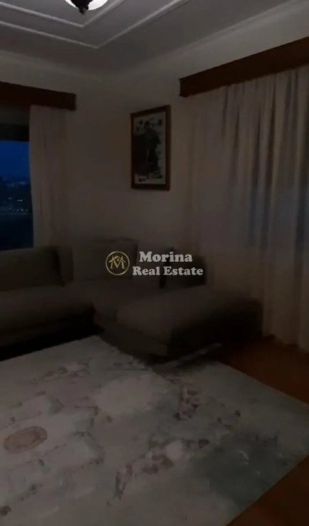 Tirane, jepet me qera Vile 3+1 Kati 3, 130 m² 900 € (Teg)