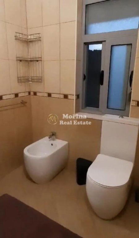 Tirane, jepet me qera Vile 3+1 Kati 3, 130 m² 900 € (Teg)