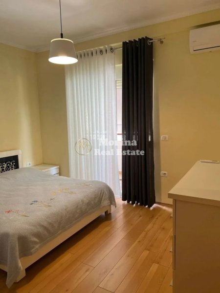 Tirane, jepet me qera apartament 2+1 Kati 3, 120 m² 750 € (Rruga Hamdi Sina)