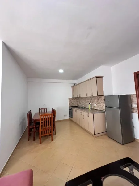 Tirane, jepet me qera apartament 2+1 Kati 5, 450 € (Bulevardi Migjeni)
